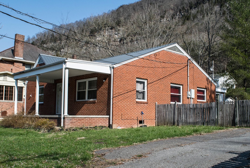 404 Pennlyn St., Cumberland Gap, Tennessee 37724, 3 Bedrooms Bedrooms, ,1 BathroomBathrooms,Family Home,For Rent,Pennlyn St.,1015